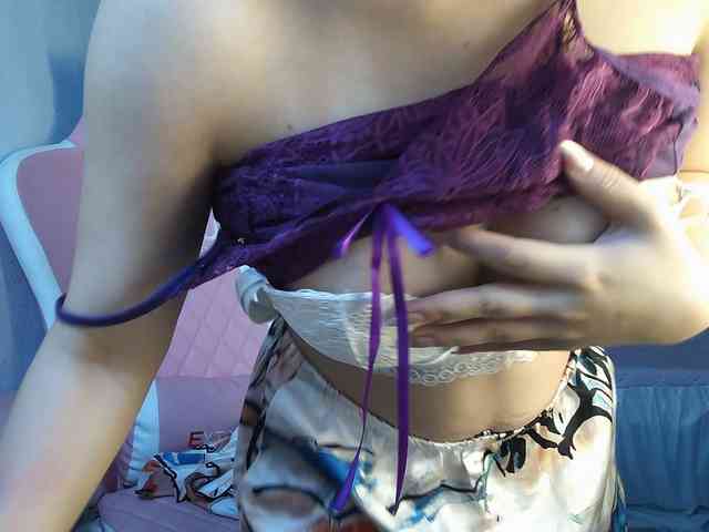 Julia98 webcam
