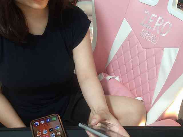 Julia98 webcam