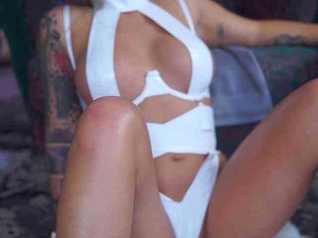 adult cam show DaenerysDrogo