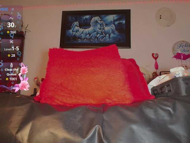 queensquirtluna's BongaCams show and profile