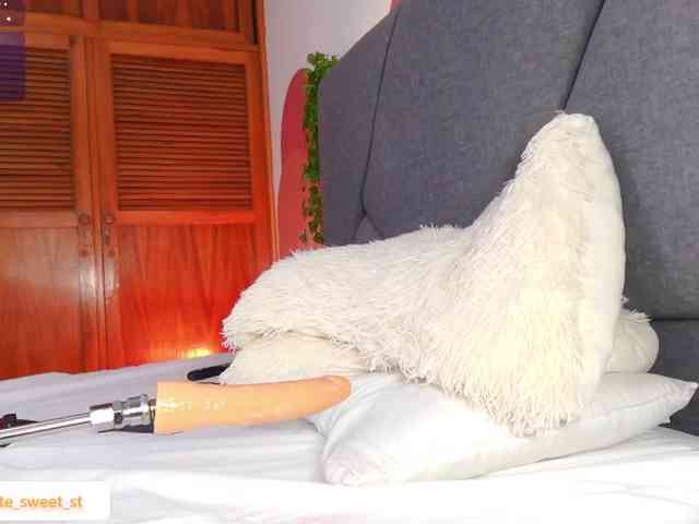Nicolettesweet1 webcam