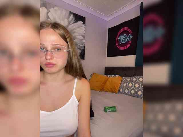 Caraline webcam