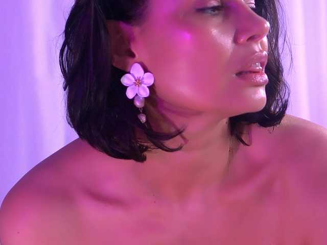 AnaisLeblanc's BongaCams show and profile