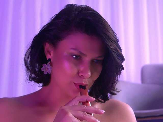 AnaisLeblanc's BongaCams show and profile