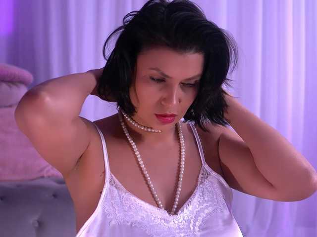 le modèle AnaisLeblanc est en webcam porno dans un show sur le site bongacams, il possède les tags suivants: White/Caucasian,Brunette,Shaved