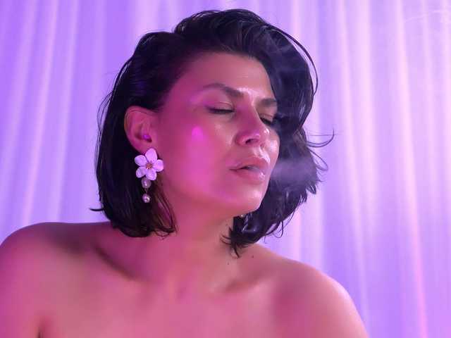 AnaisLeblanc's BongaCams show and profile