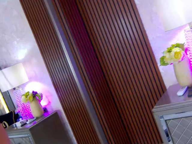 Issadorra's BongaCams show and profile