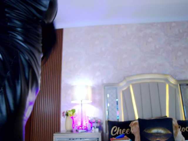 Issadorra's BongaCams show and profile