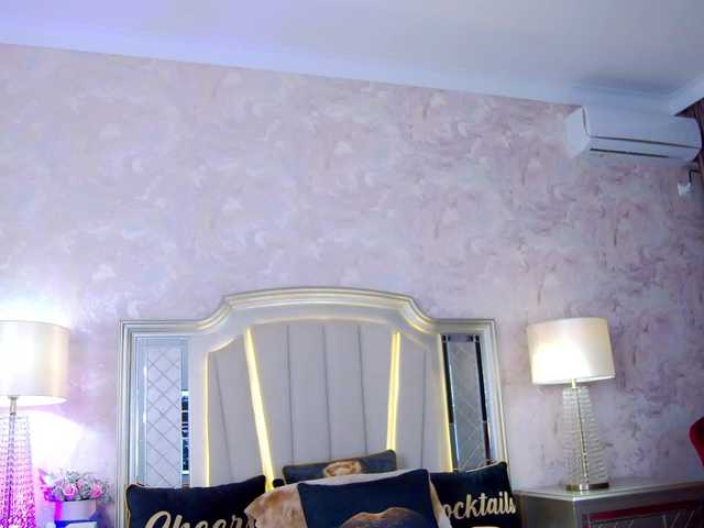 Issadorra's BongaCams show and profile