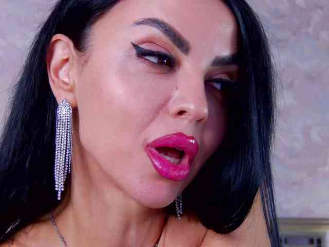 Issadorra Live Webcam on BongaCams