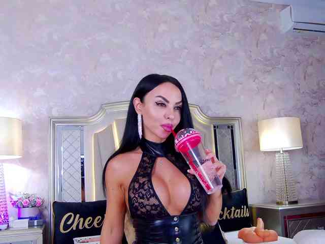 Issadorra Live Webcam on BongaCams