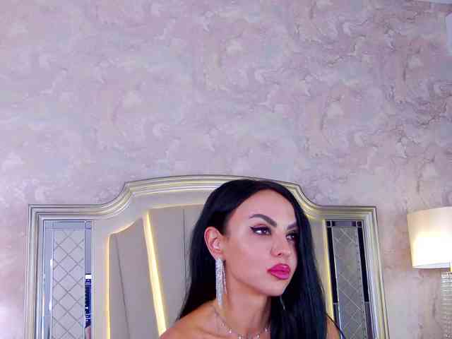 Issadorra Live Webcam on BongaCams