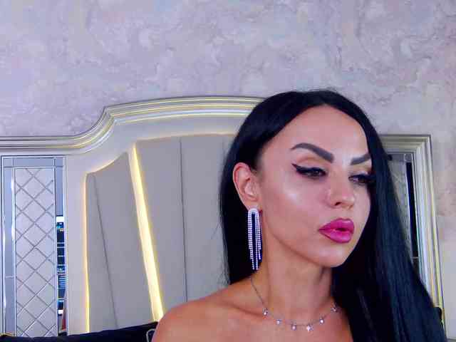Issadorra Live Webcam on BongaCams