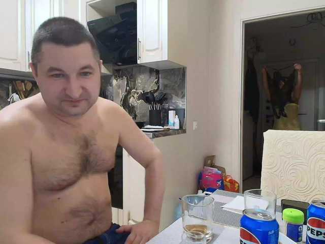 le modèle RigliBiz est en webcam porno dans un show sur le site bongacams, il possède les tags suivants: White/Caucasian,Brunette,Shaved