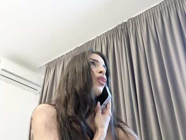 le modèle RebecaMur est en webcam porno dans un show sur le site bongacams, il possède les tags suivants: White/Caucasian,Brunette,Shaved