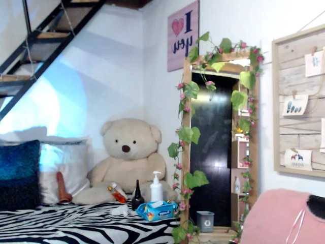 lunasky83's BongaCams show and profile