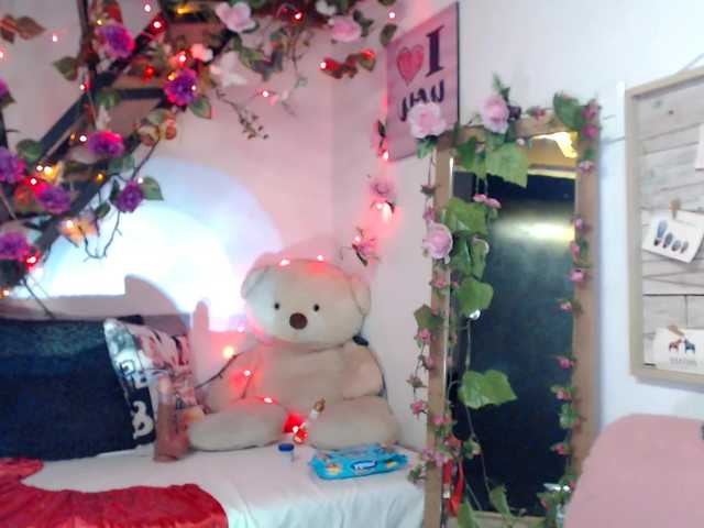 lunasky83's BongaCams show and profile