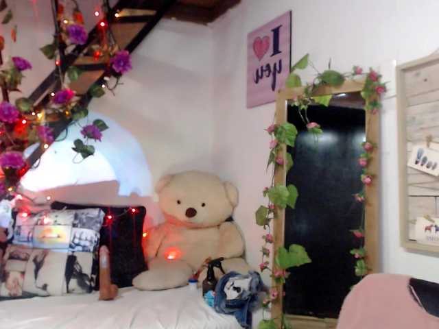 lunasky83's BongaCams show and profile