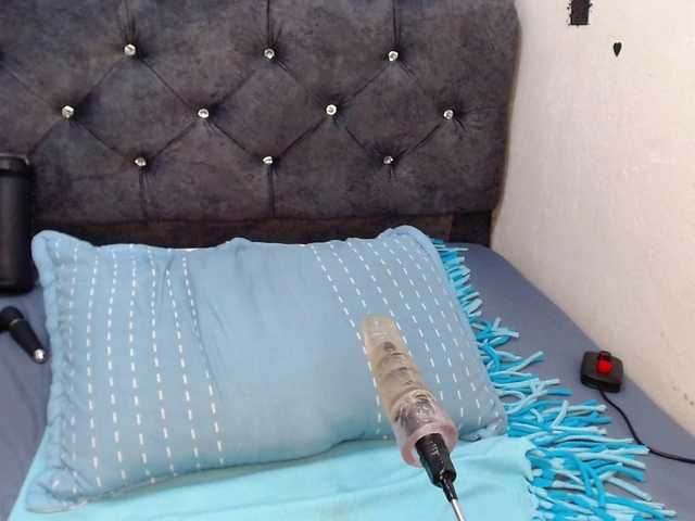 Lunaxx21's BongaCams show and profile