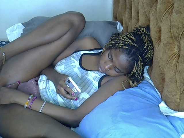 annabella3's BongaCams show and profile