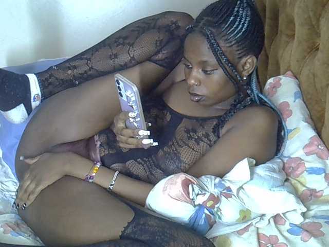 annabella3's BongaCams show and profile