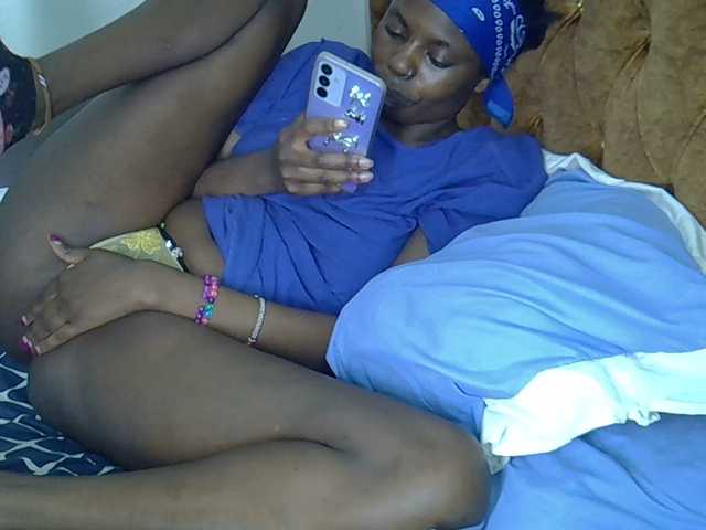 annabella3's BongaCams show and profile