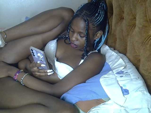 annabella3's BongaCams show and profile