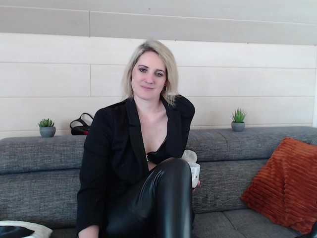 NoraNoxx's BongaCams show and profile