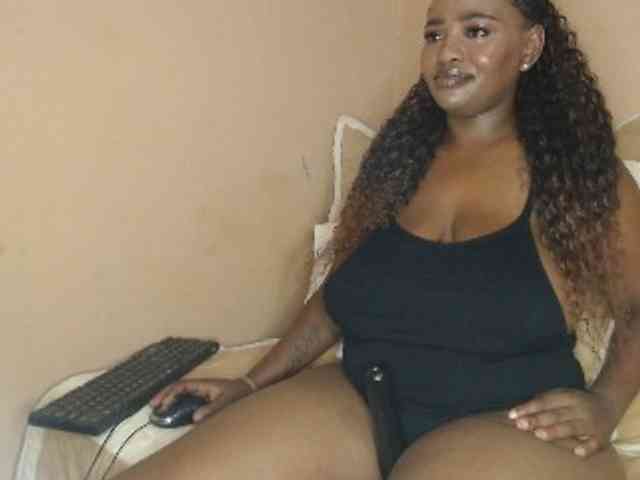EbonyBoobz webcam
