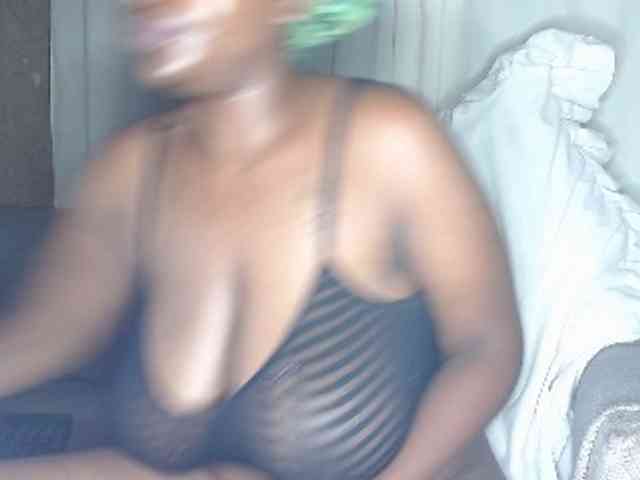 EbonyBoobz webcam