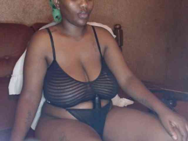 EbonyBoobz webcam
