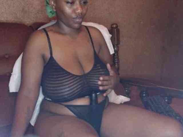 EbonyBoobz webcam