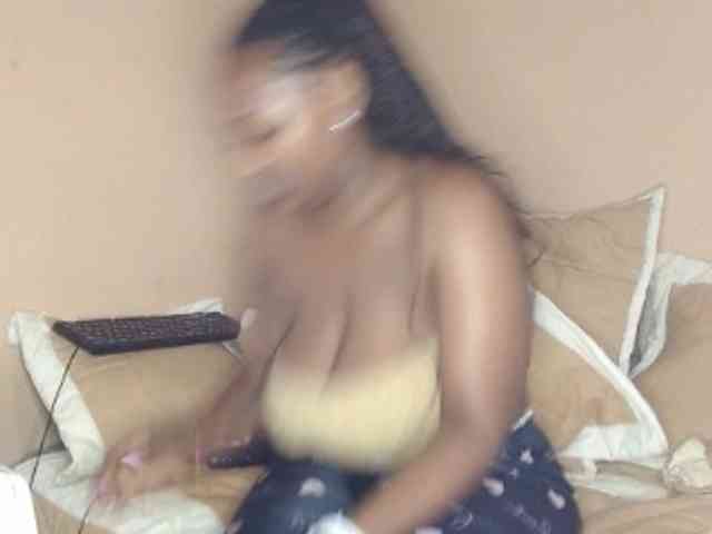 EbonyBoobz webcam