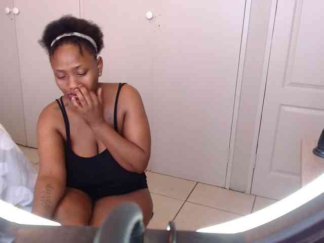 EbonyBoobz webcam