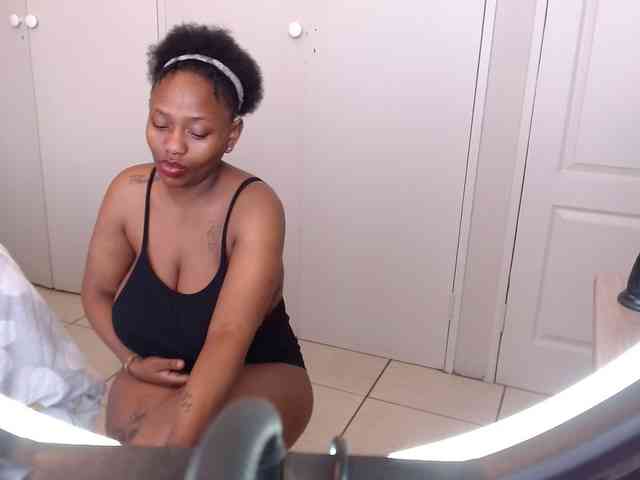 EbonyBoobz webcam