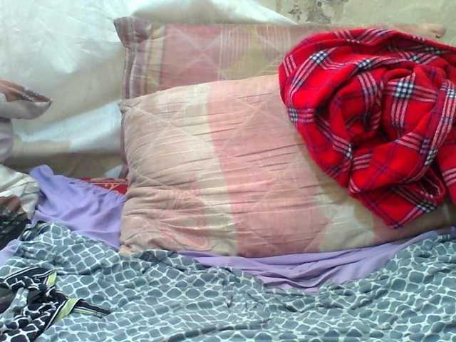 Hot-Perry's BongaCams show and profile