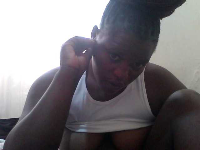 Hot-Perry's BongaCams show and profile