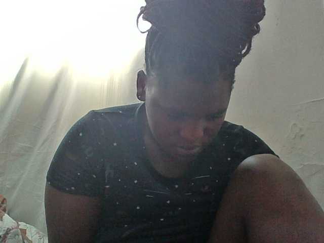 Hot-Perry's BongaCams show and profile