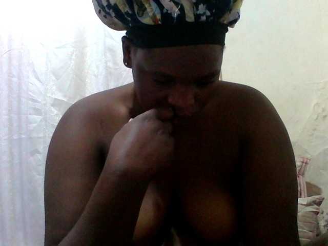 Hot-Perry's BongaCams show and profile