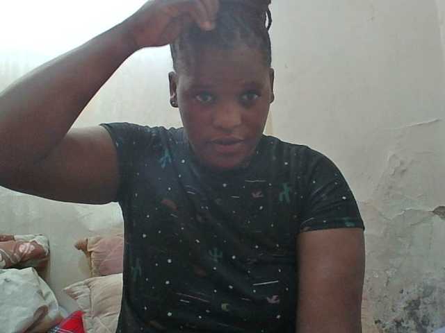 Hot-Perry's BongaCams show and profile