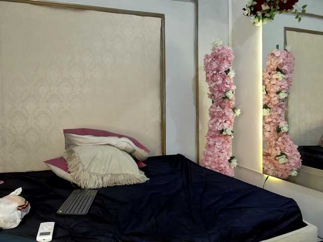 Roxxana-queen's BongaCams show and profile