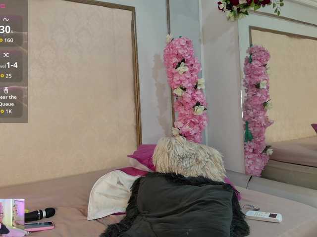 Roxxana-queen's BongaCams show and profile