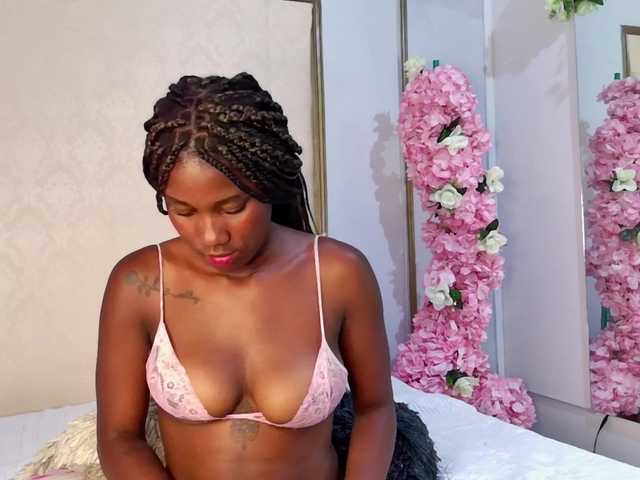 Roxxana-queen's BongaCams show and profile