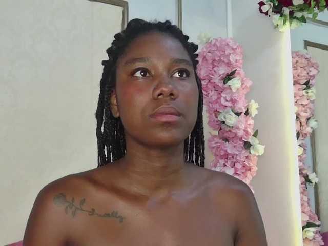 Roxxana-queen's BongaCams show and profile