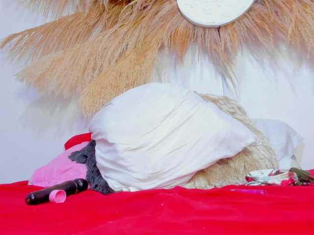 Roxxana-queen's BongaCams show and profile