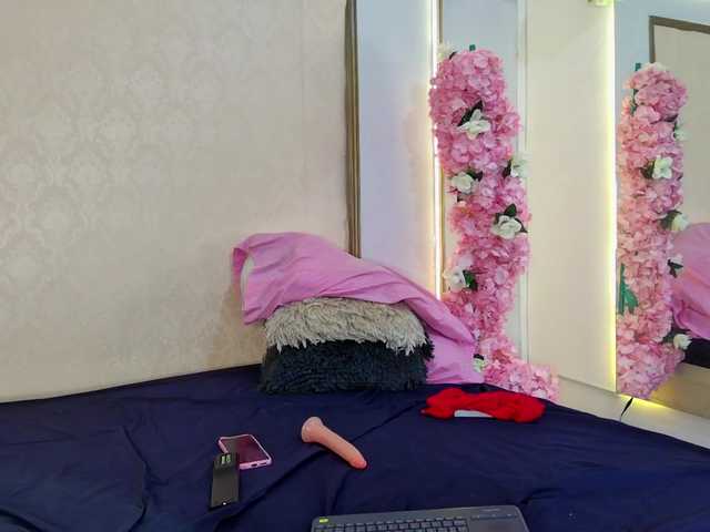 Roxxana-queen's BongaCams show and profile