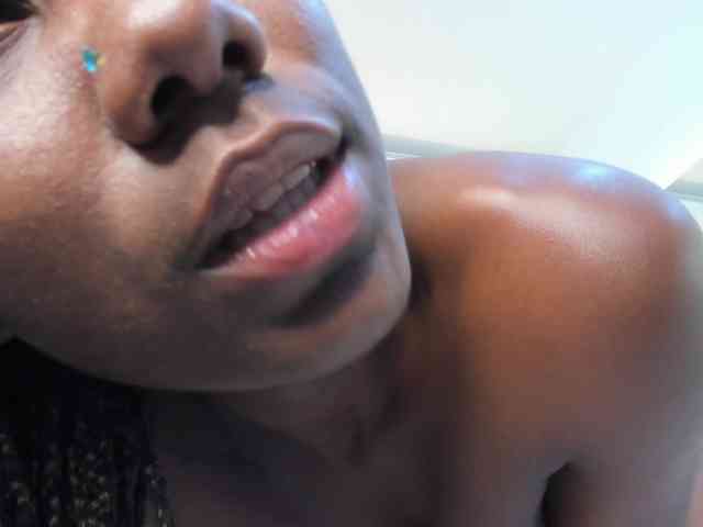 Roxxana-queen webcam