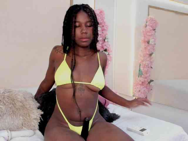 Roxxana-queen webcam