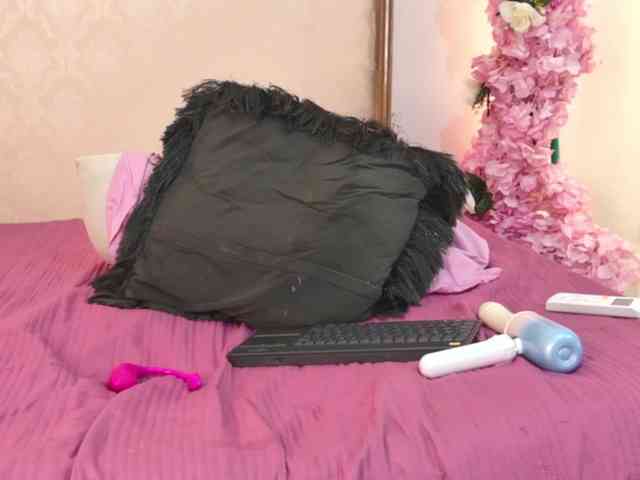 Roxxana-queen webcam