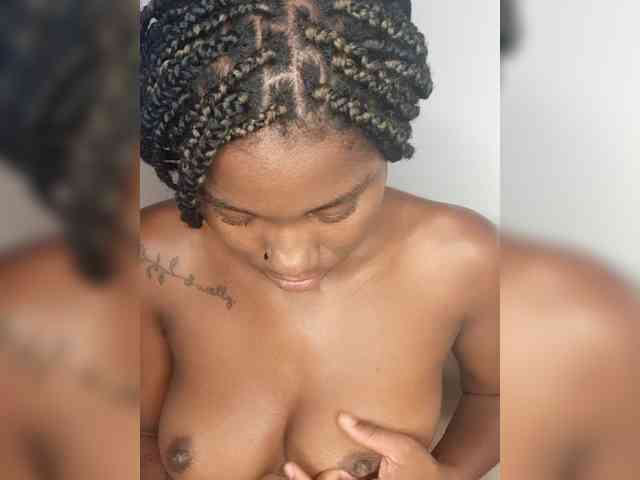 Roxxana-queen webcam